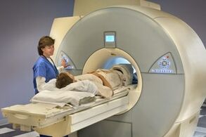 التصوير بالرنين المغناطيسي كوسيلة لتشخيص تنخر العظم القطني